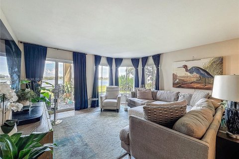 Condo in Oakland Park, Florida, 2 bedrooms  № 1886511 - photo 12