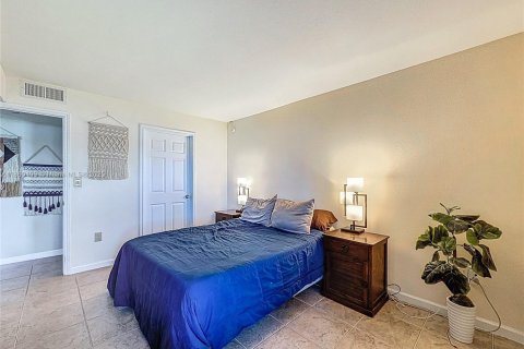 Condo in Oakland Park, Florida, 2 bedrooms  № 1886511 - photo 19
