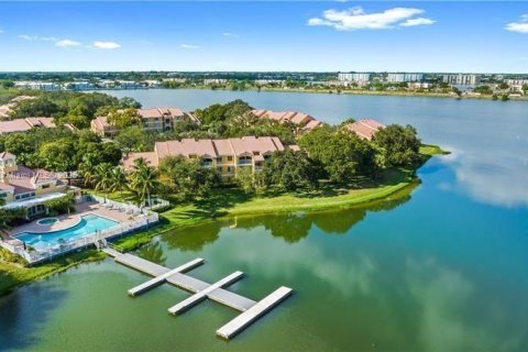 Condo in Oakland Park, Florida, 2 bedrooms  № 1886511 - photo 1