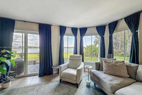 Condo in Oakland Park, Florida, 2 bedrooms  № 1886511 - photo 9