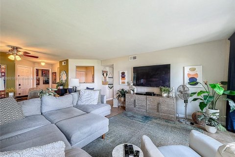 Condo in Oakland Park, Florida, 2 bedrooms  № 1886511 - photo 7