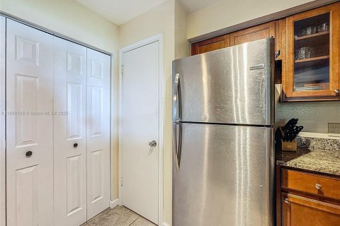 Condo in Oakland Park, Florida, 2 bedrooms  № 1886511 - photo 14