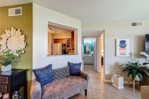Condo in Oakland Park, Florida, 2 bedrooms  № 1886511 - photo 4