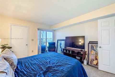 Condo in Oakland Park, Florida, 2 bedrooms  № 1886511 - photo 21
