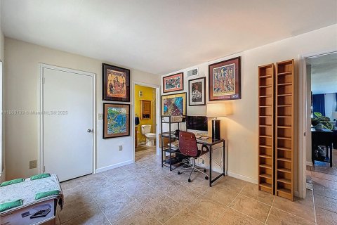 Condo in Oakland Park, Florida, 2 bedrooms  № 1886511 - photo 28