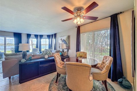 Condo in Oakland Park, Florida, 2 bedrooms  № 1886511 - photo 2