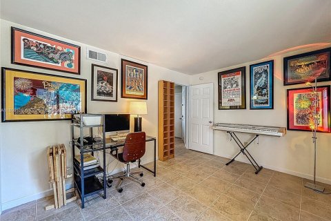 Condo in Oakland Park, Florida, 2 bedrooms  № 1886511 - photo 27