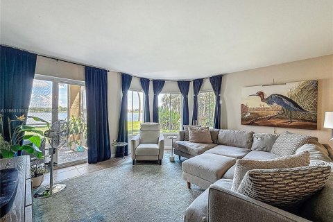 Condo in Oakland Park, Florida, 2 bedrooms  № 1886511 - photo 8