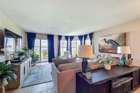 Condo in Oakland Park, Florida, 2 bedrooms  № 1886511 - photo 5