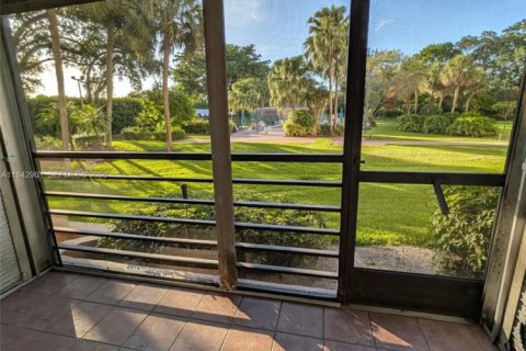 Condo in Pembroke Pines, Florida, 1 bedroom  № 2059943 - photo 2