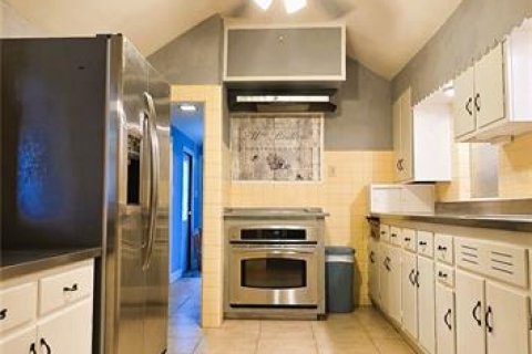 Снять в аренду квартиру в Лейк-Уэльс, Флорида 1 комната, 131.74м2, № 2198213 - фото 4