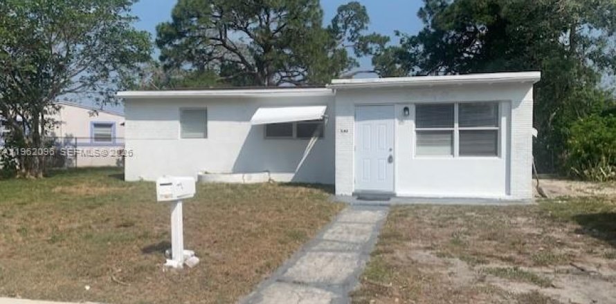 House in Fort Lauderdale, Florida 3 bedrooms, 106.37 sq.m. № 2024722