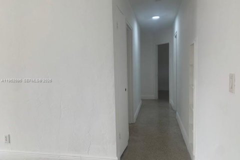 House in Fort Lauderdale, Florida 3 bedrooms, 106.37 sq.m. № 2024722 - photo 8