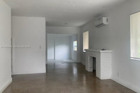 House in Fort Lauderdale, Florida 3 bedrooms, 106.37 sq.m. № 2024722 - photo 5