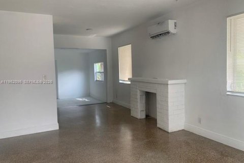 House in Fort Lauderdale, Florida 3 bedrooms, 106.37 sq.m. № 2024722 - photo 2