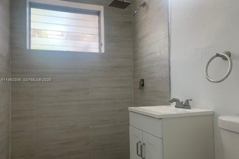 House in Fort Lauderdale, Florida 3 bedrooms, 106.37 sq.m. № 2024722 - photo 4