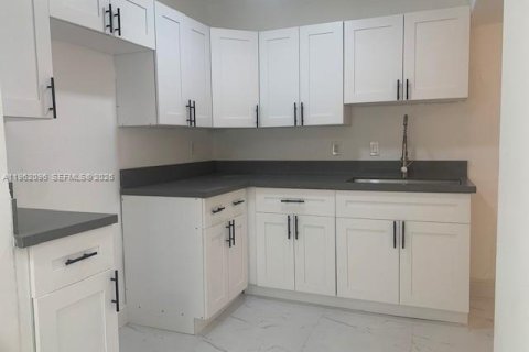 House in Fort Lauderdale, Florida 3 bedrooms, 106.37 sq.m. № 2024722 - photo 7