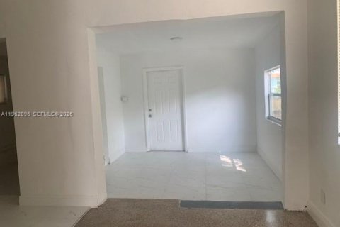 House in Fort Lauderdale, Florida 3 bedrooms, 106.37 sq.m. № 2024722 - photo 14