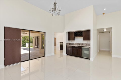 House in Cutler Bay, Florida 4 bedrooms, 240.06 sq.m. № 1858916 - photo 8