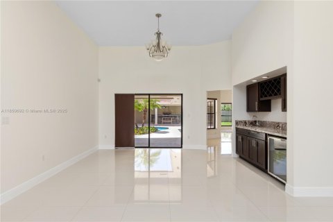 House in Cutler Bay, Florida 4 bedrooms, 240.06 sq.m. № 1858916 - photo 7