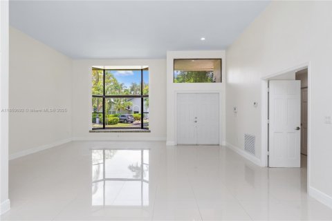 House in Cutler Bay, Florida 4 bedrooms, 240.06 sq.m. № 1858916 - photo 11