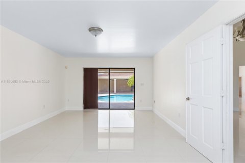 House in Cutler Bay, Florida 4 bedrooms, 240.06 sq.m. № 1858916 - photo 14