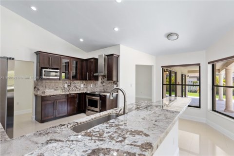 House in Cutler Bay, Florida 4 bedrooms, 240.06 sq.m. № 1858916 - photo 29