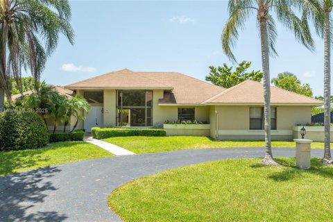 House in Cutler Bay, Florida 4 bedrooms, 240.06 sq.m. № 1858916 - photo 2