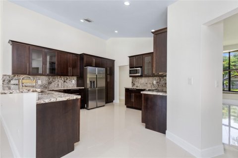 House in Cutler Bay, Florida 4 bedrooms, 240.06 sq.m. № 1858916 - photo 23