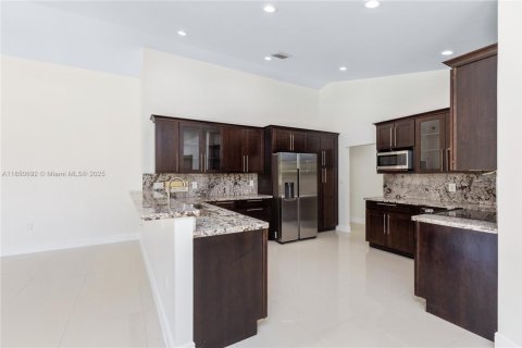 House in Cutler Bay, Florida 4 bedrooms, 240.06 sq.m. № 1858916 - photo 24