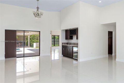 House in Cutler Bay, Florida 4 bedrooms, 240.06 sq.m. № 1858916 - photo 6