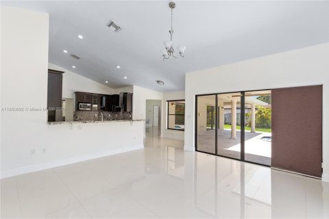 House in Cutler Bay, Florida 4 bedrooms, 240.06 sq.m. № 1858916 - photo 26