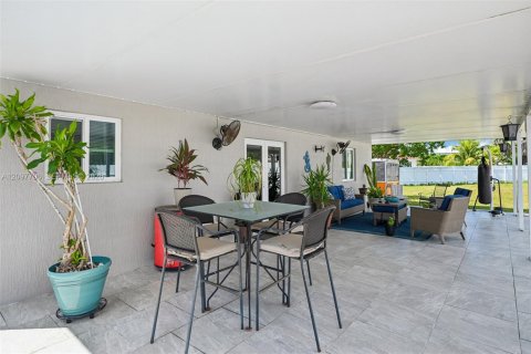 Villa ou maison à vendre à Homestead, Floride: 4 chambres, 148.36 m2 № 2399838 - photo 6