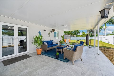 Villa ou maison à vendre à Homestead, Floride: 4 chambres, 148.36 m2 № 2399838 - photo 3