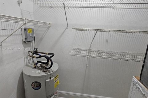 Снять в аренду виллу или дом в Окленд-Парк, Флорида 1 спальня, 218.51м2, № 2066002 - фото 11