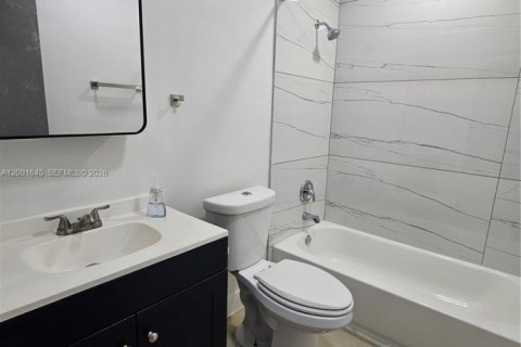 Снять в аренду виллу или дом в Окленд-Парк, Флорида 1 спальня, 218.51м2, № 2066002 - фото 15