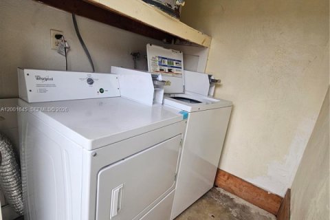 Снять в аренду виллу или дом в Окленд-Парк, Флорида 1 спальня, 218.51м2, № 2066002 - фото 17