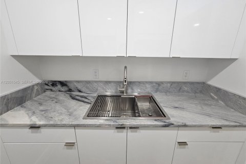 Снять в аренду виллу или дом в Окленд-Парк, Флорида 1 спальня, 218.51м2, № 2066002 - фото 10