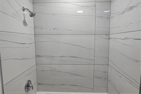 Снять в аренду виллу или дом в Окленд-Парк, Флорида 1 спальня, 218.51м2, № 2066002 - фото 16