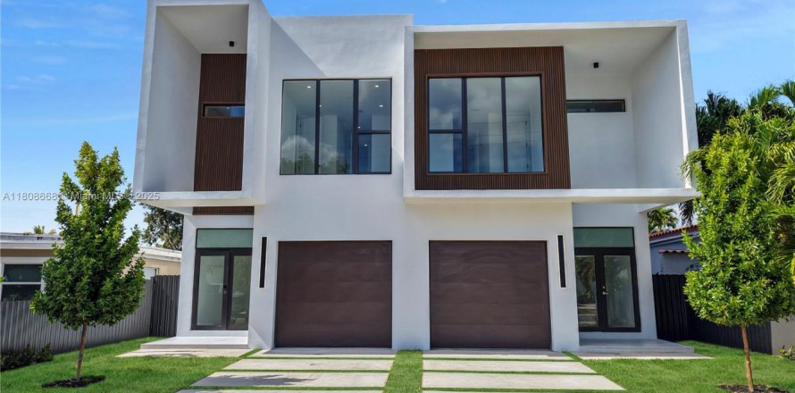 Casa en Miami, Florida 4 dormitorios, 237.83 m2 № 1749800