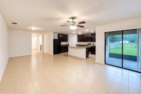 Villa ou maison à louer à Brooksville, Floride: 5 chambres, 184.5 m2 № 2435189 - photo 4