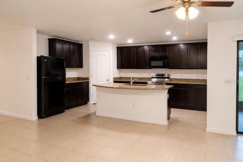 Villa ou maison à louer à Brooksville, Floride: 5 chambres, 184.5 m2 № 2435189 - photo 2