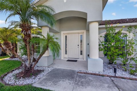 House in Fort Myers, Florida 3 bedrooms, 185.15 sq.m. № 2200752 - photo 2