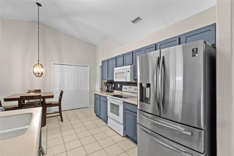 House in Fort Myers, Florida 3 bedrooms, 185.15 sq.m. № 2200752 - photo 8