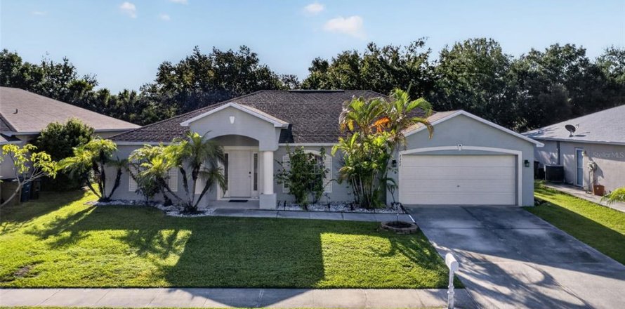 House in Fort Myers, Florida 3 bedrooms, 185.15 sq.m. № 2200752