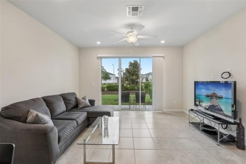 Touwnhouse à vendre à Wesley Chapel, Floride: 2 chambres, 134.8 m2 № 2137532 - photo 2