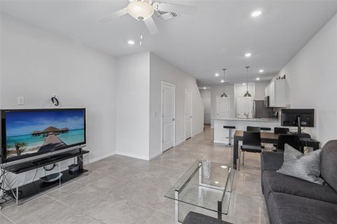 Touwnhouse à vendre à Wesley Chapel, Floride: 2 chambres, 134.8 m2 № 2137532 - photo 3