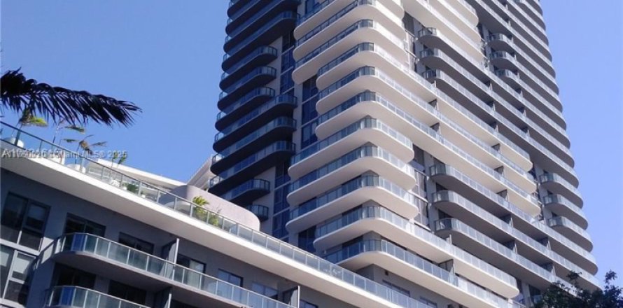 Condominio en Miami, Florida, 2 dormitorios  № 1958510