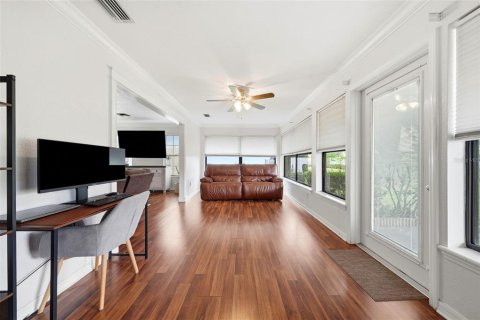 House in Tavares, Florida 2 bedrooms, 169.64 sq.m. № 2201986 - photo 8