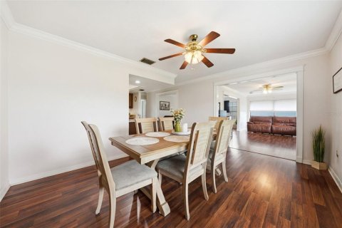 House in Tavares, Florida 2 bedrooms, 169.64 sq.m. № 2201986 - photo 10